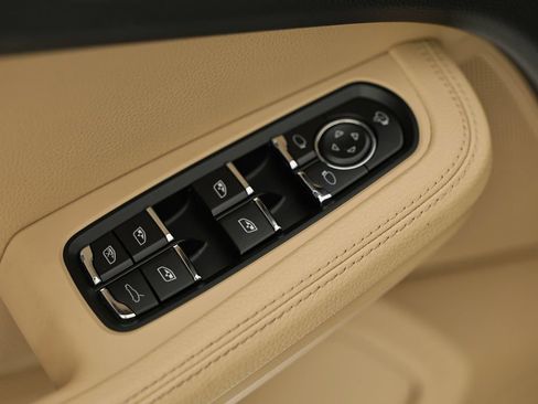Certified 2026 Porsche Macan AWD/4WD image 21