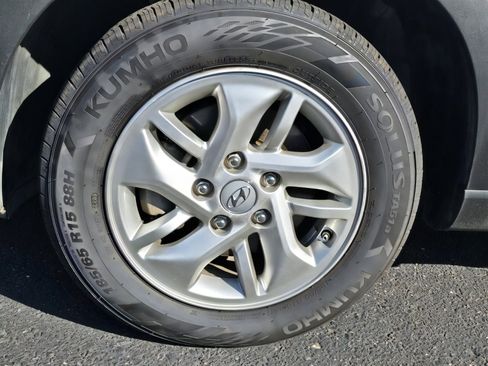 Used 2021 Hyundai Venue SE image 26