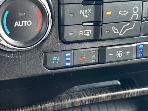 Used 2020 Ford F250 Lariat w/ Lariat Ultimate Package AWD/4WD image 38