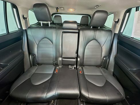 Used 2022 Toyota Highlander XLE image 13