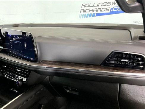 Used 2025 Chevrolet Suburban Z71 image 12