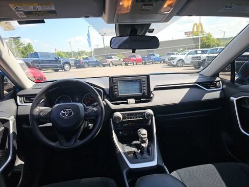 Used 2019 Toyota RAV4 LE FWD image 16