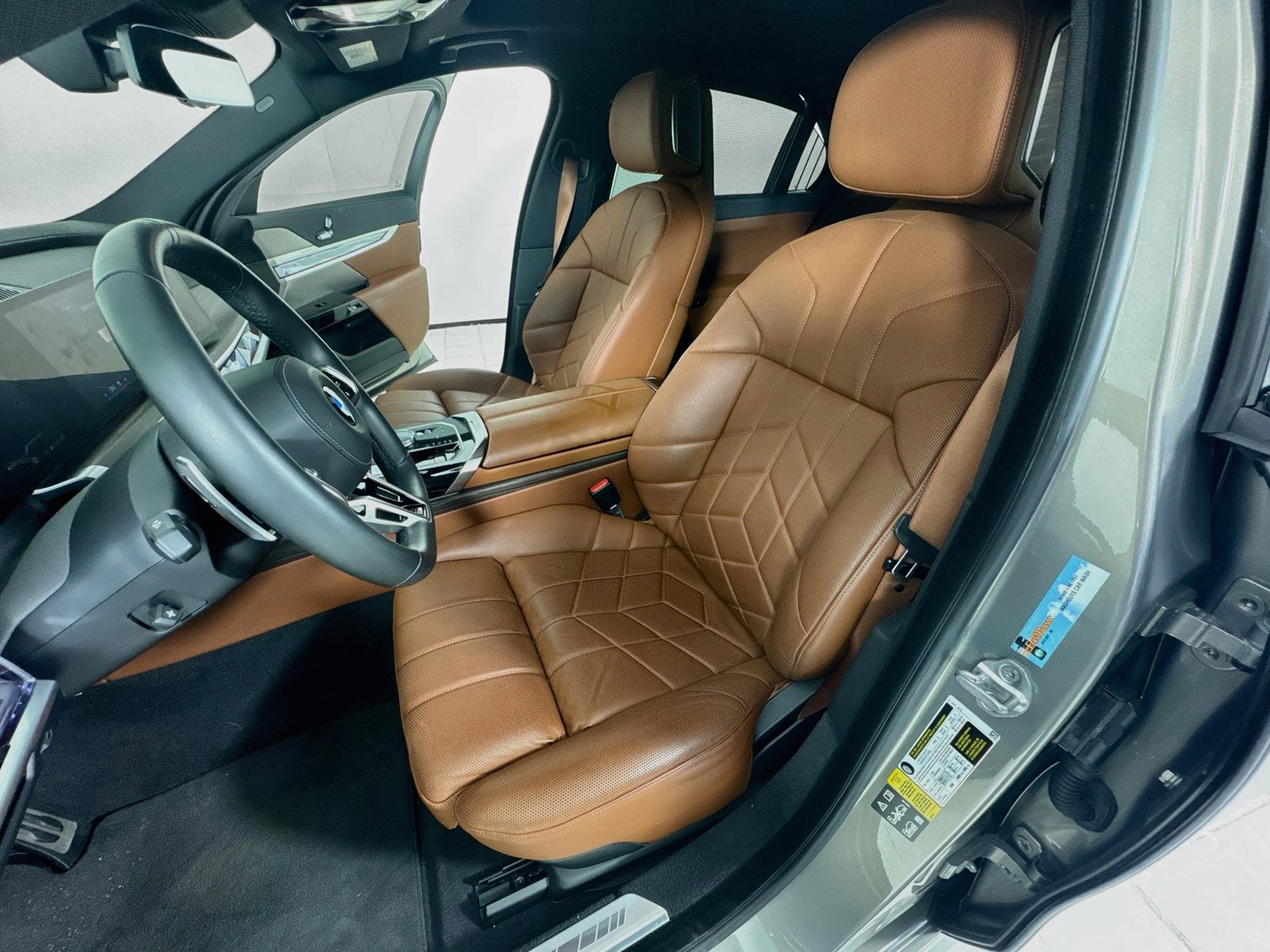 Used 2023 BMW 760i xDrive AWD/4WD image 11