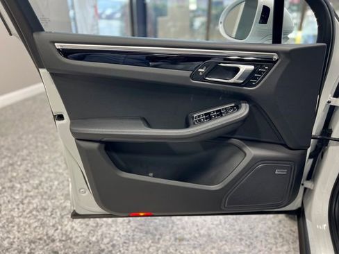 Used 2023 Porsche Macan Turbo image 17