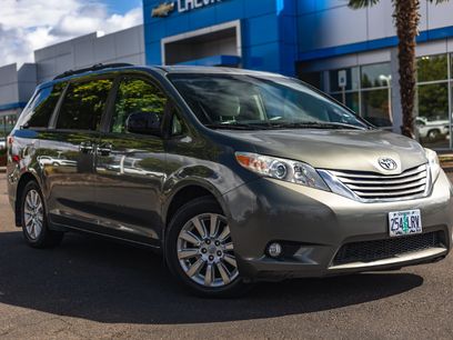 Used 2011 Toyota Sienna XLE w/ Premium Pkg