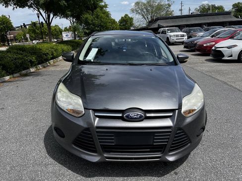 Used 2014 Ford Focus SE FWD image 2