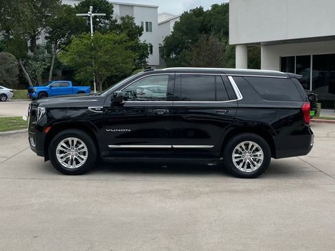 Used 2023 GMC Yukon SLT AWD/4WD image 3