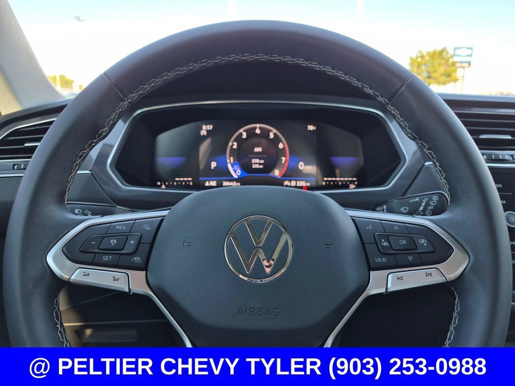 Used 2023 Volkswagen Tiguan SE w/ Panoramic Sunroof Package FWD image 20