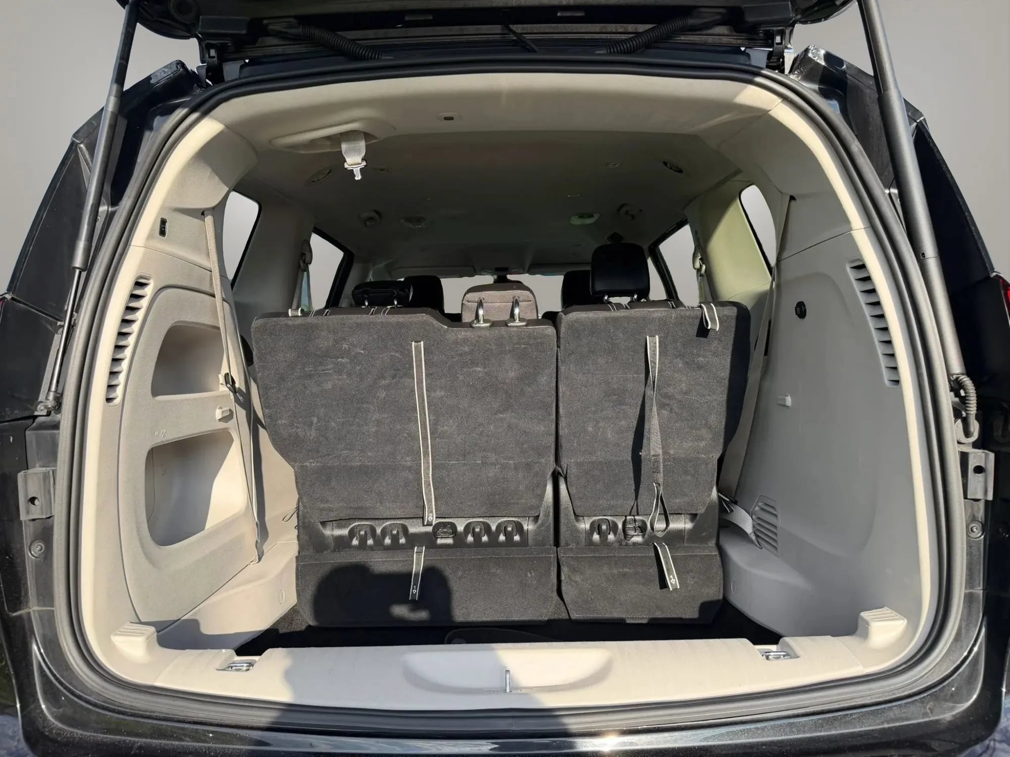Used 2023 Chrysler Pacifica Touring-L FWD image 40