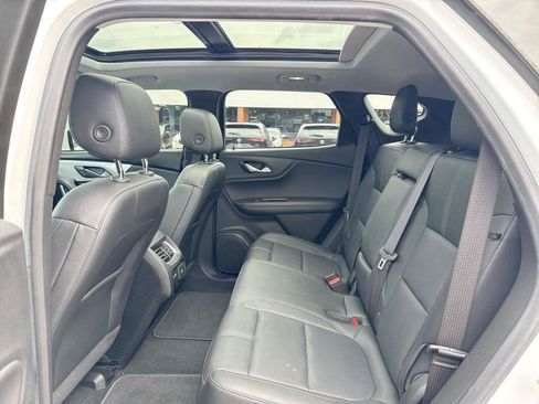Used 2021 Chevrolet Blazer LT w/ Sound & Technology Package FWD image 16