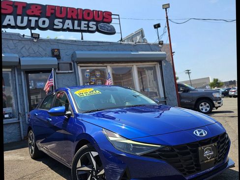 Used 2023 Hyundai Elantra SEL w/ Convenience Package image 5