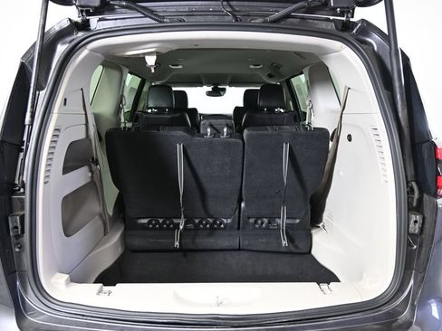 Used 2022 Chrysler Pacifica Touring-L FWD image 17