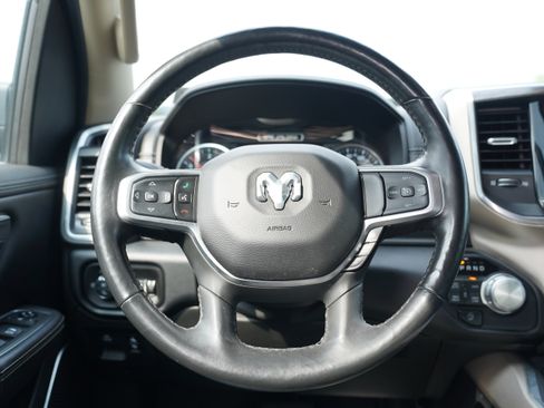 Used 2019 RAM 1500 Laramie AWD/4WD image 18