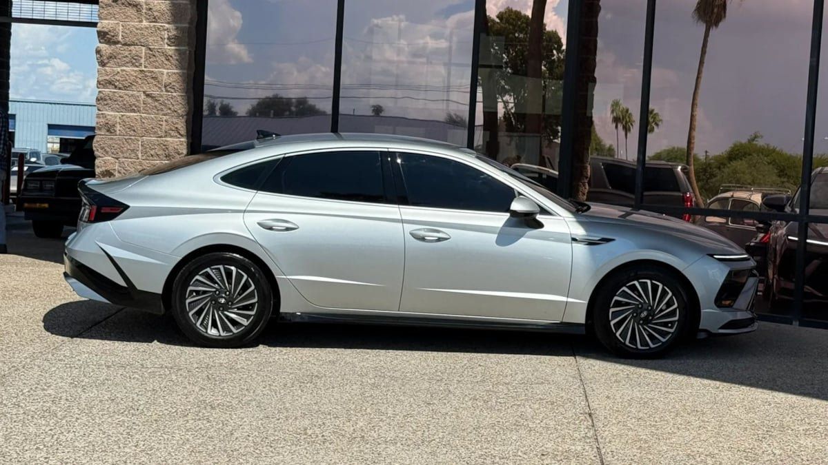 Used 2025 Hyundai Sonata SEL FWD image 14