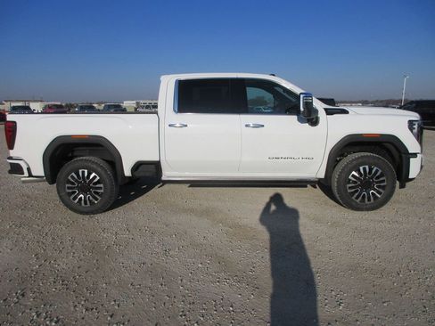 New 2026 GMC Sierra 2500 Denali Ultimate AWD/4WD image 3