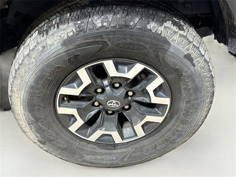 Used 2019 Toyota Tacoma TRD Off-Road image 28