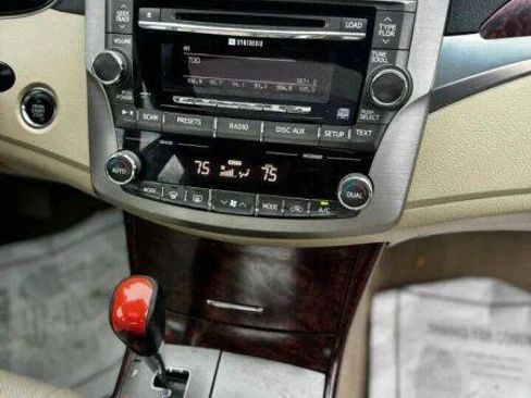 Used 2011 Toyota Avalon Limited FWD image 9