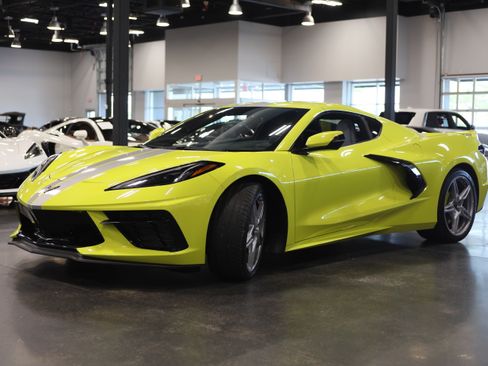Used 2022 Chevrolet Corvette Stingray Coupe w/ Z51 Performance Package RWD image 3