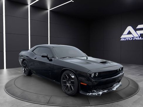 Used 2017 Dodge Challenger R/T Scat Pack w/ Leather Interior Group image 3
