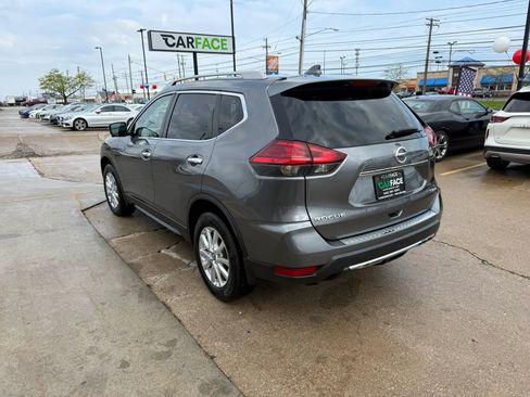 Used 2017 Nissan Rogue SV w/ Sun & Sound Touring Package AWD/4WD image 10