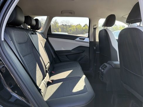 New 2026 Volkswagen Taos SE image 16