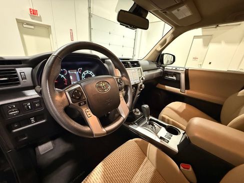 Used 2020 Toyota 4Runner SR5 AWD/4WD image 16