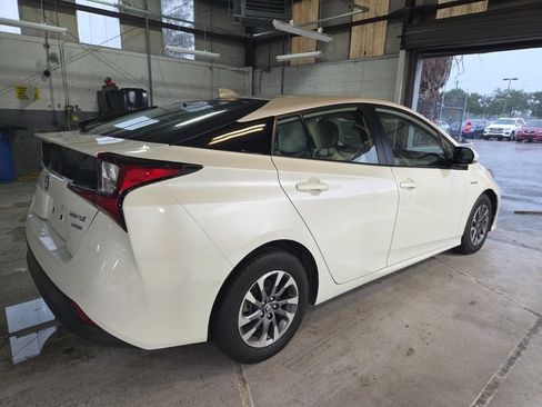 Used 2020 Toyota Prius Limited w/ Premium Convenience Package FWD image 2