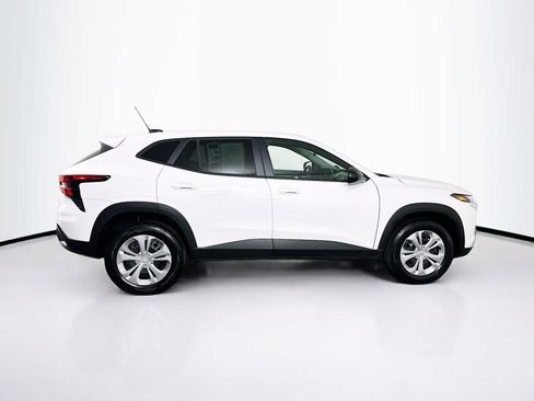 Used 2025 Chevrolet Trax LS image 10