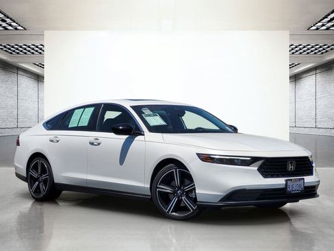 Used 2023 Honda Accord Sport image 2
