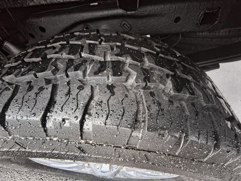 Used 2012 Ford F150 XLT w/ XLT Chrome Pkg image 12