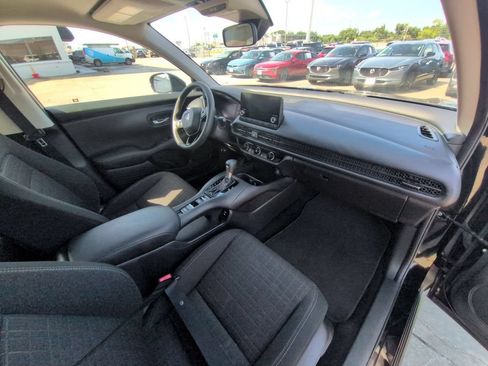 Used 2025 Honda HR-V LX image 31