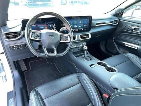 Used 2024 Ford Mustang Premium image 9