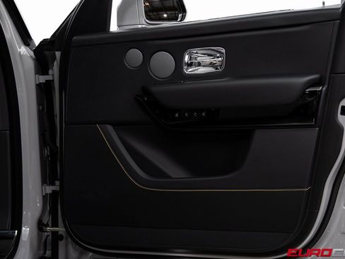 Used 2024 Rolls-Royce Cullinan image 25