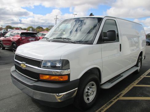 Used 2023 Chevrolet Express 2500 w/ Driver Convenience Package image 7