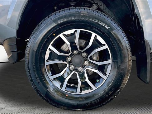 Used 2020 Toyota Tacoma TRD Sport w/ TRD Premium Sport Package AWD/4WD image 25