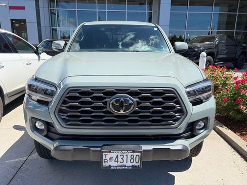 Used 2023 Toyota Tacoma TRD Off-Road w/ Technology Package AWD/4WD image 7