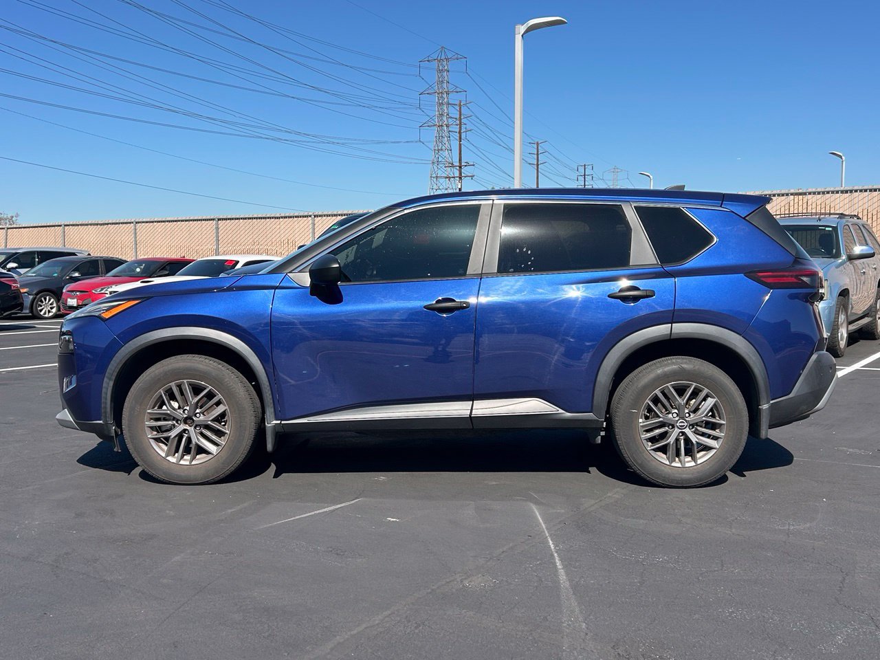 Used 2023 Nissan Rogue S AWD/4WD image 2