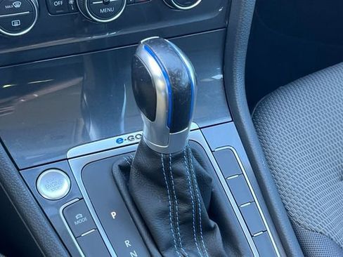 Used 2019 Volkswagen e-Golf SE image 24