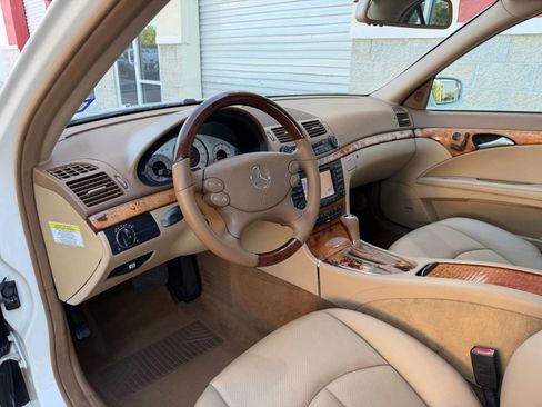 Used 2008 Mercedes-Benz E 350 Sedan image 17