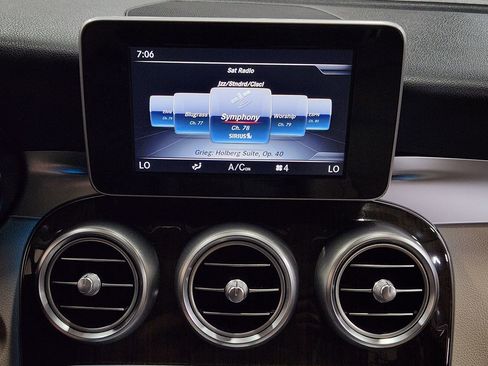 Used 2019 Mercedes-Benz GLC 300 image 35