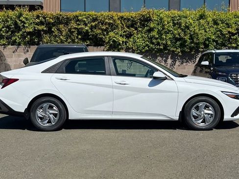 New 2026 Hyundai Elantra SE image 5