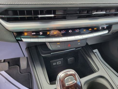 Used 2024 Cadillac XT4 Premium Luxury image 18