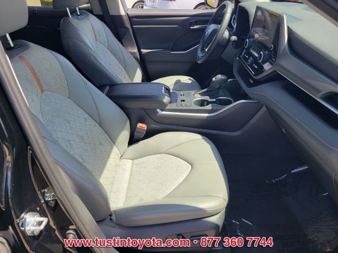 Used 2023 Toyota Highlander Bronze Edition w/ Protection Package #3 (TMS) FWD image 17