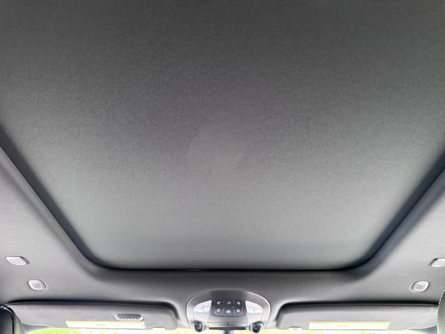 New 2025 Chrysler Pacifica Select AWD/4WD image 30