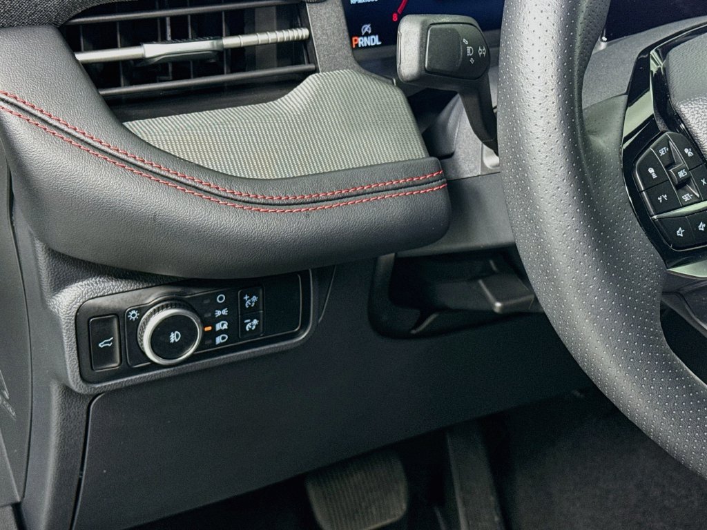Used 2025 Ford Explorer ST-Line RWD image 21