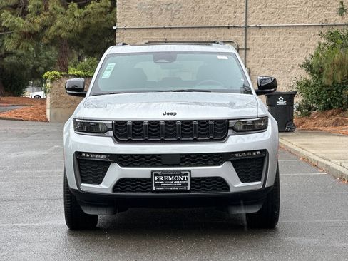 New 2026 Jeep Grand Cherokee Limited w/ Limited Altitude Package AWD/4WD image 8