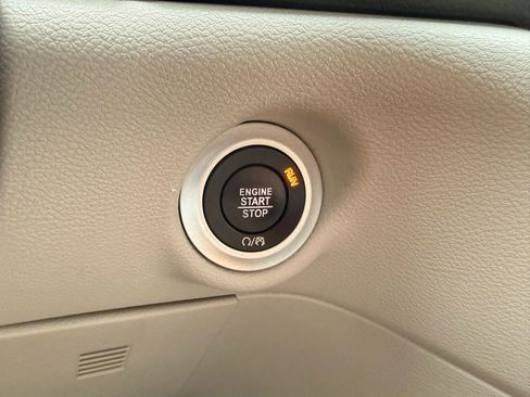 Used 2021 Chrysler Pacifica Touring-L FWD image 25