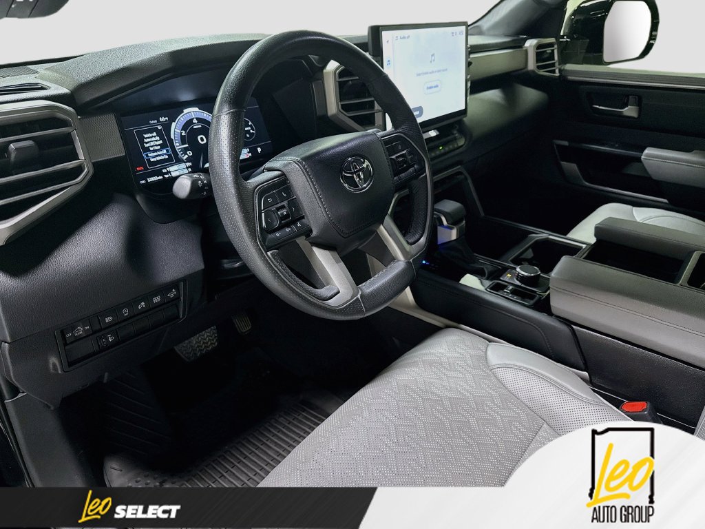 Used 2025 Toyota Tundra Limited AWD/4WD image 13
