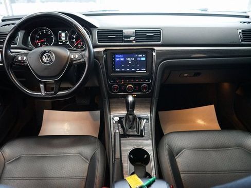 Used 2018 Volkswagen Passat 2.0T SE image 40