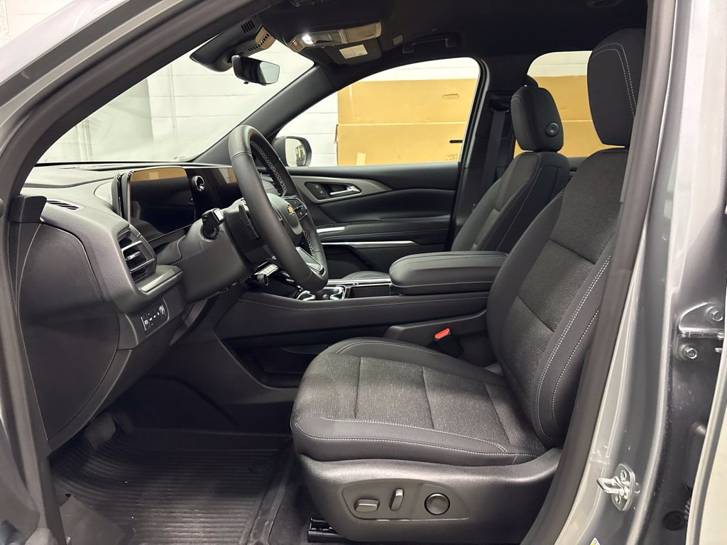Used 2026 Chevrolet Traverse LT w/ Driver Confidence Package AWD/4WD image 14